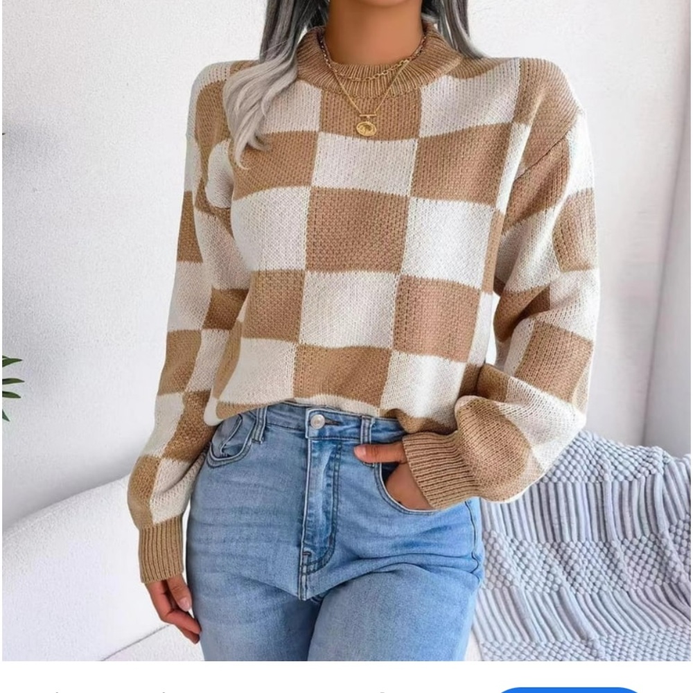 Women’s Color Block Checkered Crew Neck  Sweater. Size M. White/Tan